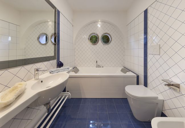 Villa a Nerano - AMORE RENTALS -Villa Giove con Piscina Privata, Vista Mare, Jacuzzi e Colazione Vicino al Mare Villa a Nerano - AMORE RENTALS -Villa Giove con Piscina Privata, Vista Mare, Jacuzzi e Colazione Vicino al Mare