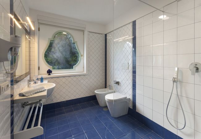 Villa a Nerano - AMORE RENTALS -Villa Giove con Piscina Privata, Vista Mare, Jacuzzi e Colazione Vicino al Mare Villa a Nerano - AMORE RENTALS -Villa Giove con Piscina Privata, Vista Mare, Jacuzzi e Colazione Vicino al Mare