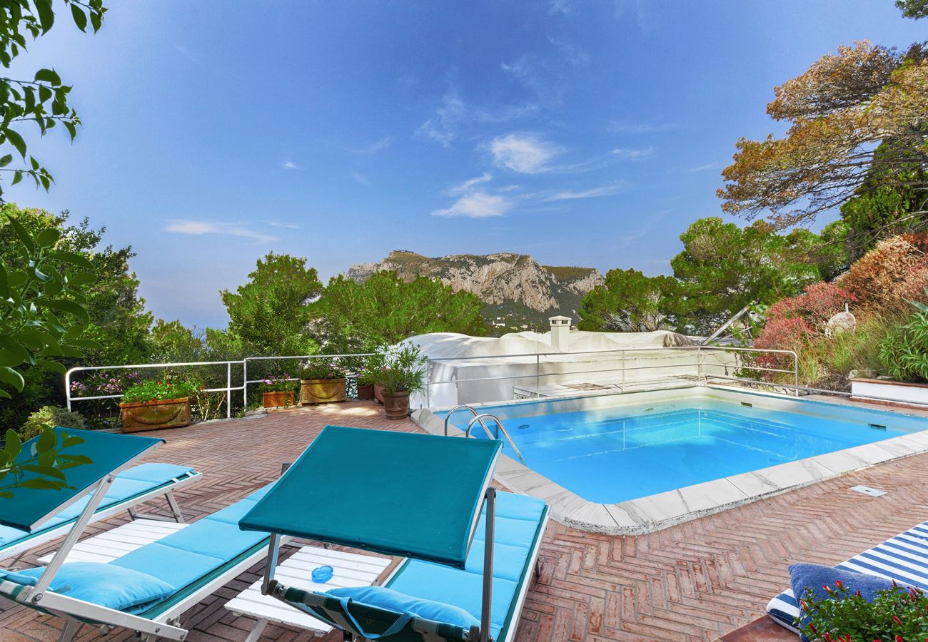 Villa a Capri - AMORE RENTALS - Villa Polifemo con Piscina Privata, Vista Mare, Terrazzi e Giardino