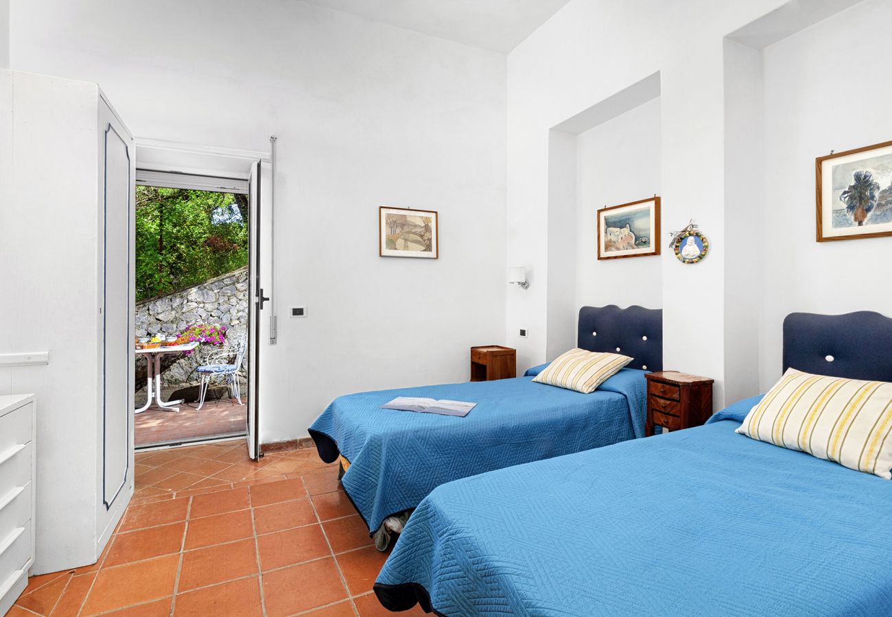 Villa a Capri - AMORE RENTALS - Villa Polifemo con Piscina Privata, Vista Mare, Terrazzi e Giardino