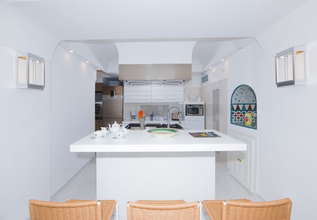 Villa a Positano - AMORE RENTALS - Villa Mimosa con Piscina Privata, Vista Mare, Aria Condizionata, Positano Centro Villa a Positano - AMORE RENTALS - Villa Mimosa con Piscina Privata, Vista Mare, Aria Condizionata, Positano Centro