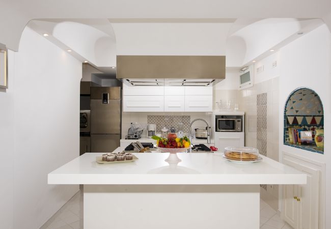 Villa a Positano - AMORE RENTALS - Villa Mimosa con Piscina Privata, Vista Mare, Aria Condizionata, Positano Centro Villa a Positano - AMORE RENTALS - Villa Mimosa con Piscina Privata, Vista Mare, Aria Condizionata, Positano Centro