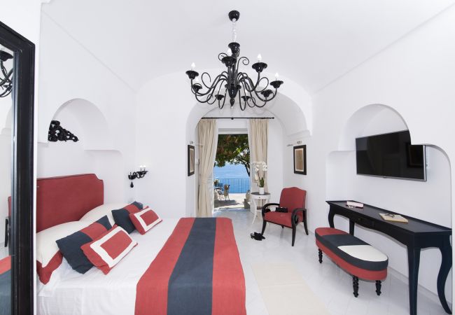 Villa a Positano - AMORE RENTALS - Villa Mimosa con Piscina Privata, Vista Mare, Aria Condizionata, Positano Centro Villa a Positano - AMORE RENTALS - Villa Mimosa con Piscina Privata, Vista Mare, Aria Condizionata, Positano Centro