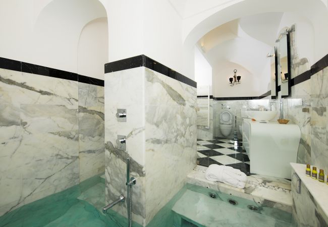 Villa a Positano - AMORE RENTALS - Villa Mimosa con Piscina Privata, Vista Mare, Aria Condizionata, Positano Centro Villa a Positano - AMORE RENTALS - Villa Mimosa con Piscina Privata, Vista Mare, Aria Condizionata, Positano Centro