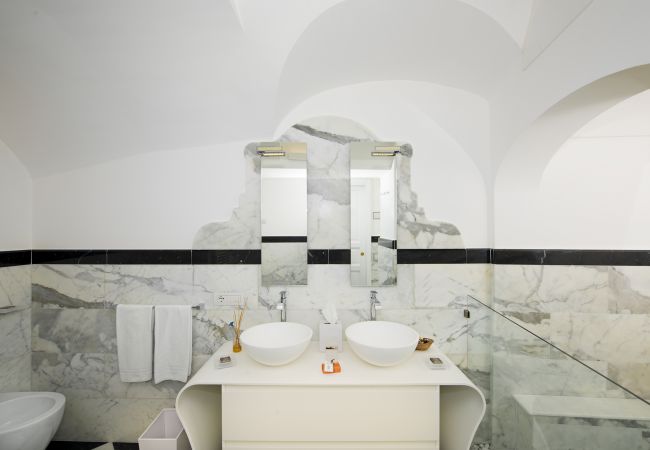 Villa a Positano - AMORE RENTALS - Villa Mimosa con Piscina Privata, Vista Mare, Aria Condizionata, Positano Centro Villa a Positano - AMORE RENTALS - Villa Mimosa con Piscina Privata, Vista Mare, Aria Condizionata, Positano Centro