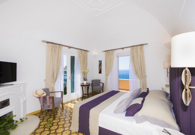 Villa a Positano - AMORE RENTALS - Villa Mimosa con Piscina Privata, Vista Mare, Aria Condizionata, Positano Centro Villa a Positano - AMORE RENTALS - Villa Mimosa con Piscina Privata, Vista Mare, Aria Condizionata, Positano Centro