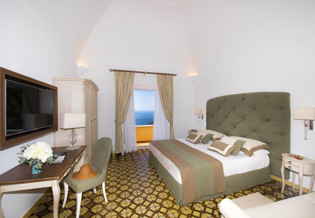 Villa a Positano - AMORE RENTALS - Villa Mimosa con Piscina Privata, Vista Mare, Aria Condizionata, Positano Centro Villa a Positano - AMORE RENTALS - Villa Mimosa con Piscina Privata, Vista Mare, Aria Condizionata, Positano Centro