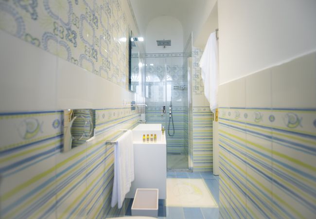 Villa a Positano - AMORE RENTALS - Villa Mimosa con Piscina Privata, Vista Mare, Aria Condizionata, Positano Centro Villa a Positano - AMORE RENTALS - Villa Mimosa con Piscina Privata, Vista Mare, Aria Condizionata, Positano Centro