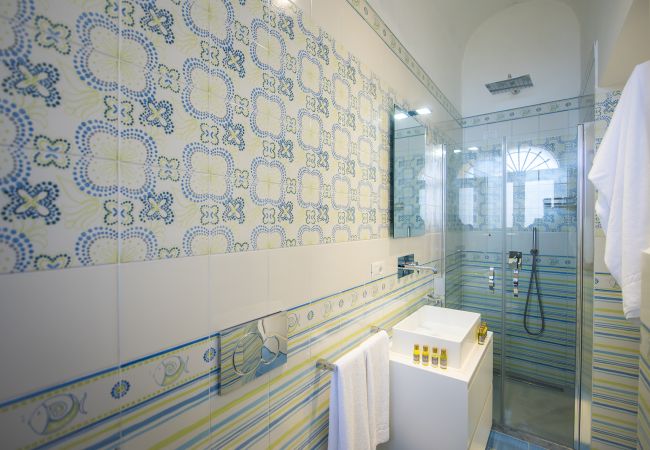 Villa a Positano - AMORE RENTALS - Villa Mimosa con Piscina Privata, Vista Mare, Aria Condizionata, Positano Centro Villa a Positano - AMORE RENTALS - Villa Mimosa con Piscina Privata, Vista Mare, Aria Condizionata, Positano Centro