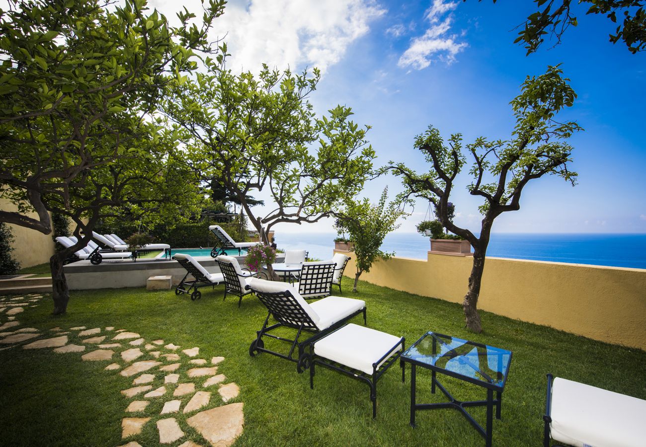 Villa a Positano - AMORE RENTALS - Villa Mimosa con Piscina Privata, Vista Mare, Aria Condizionata, Positano Centro