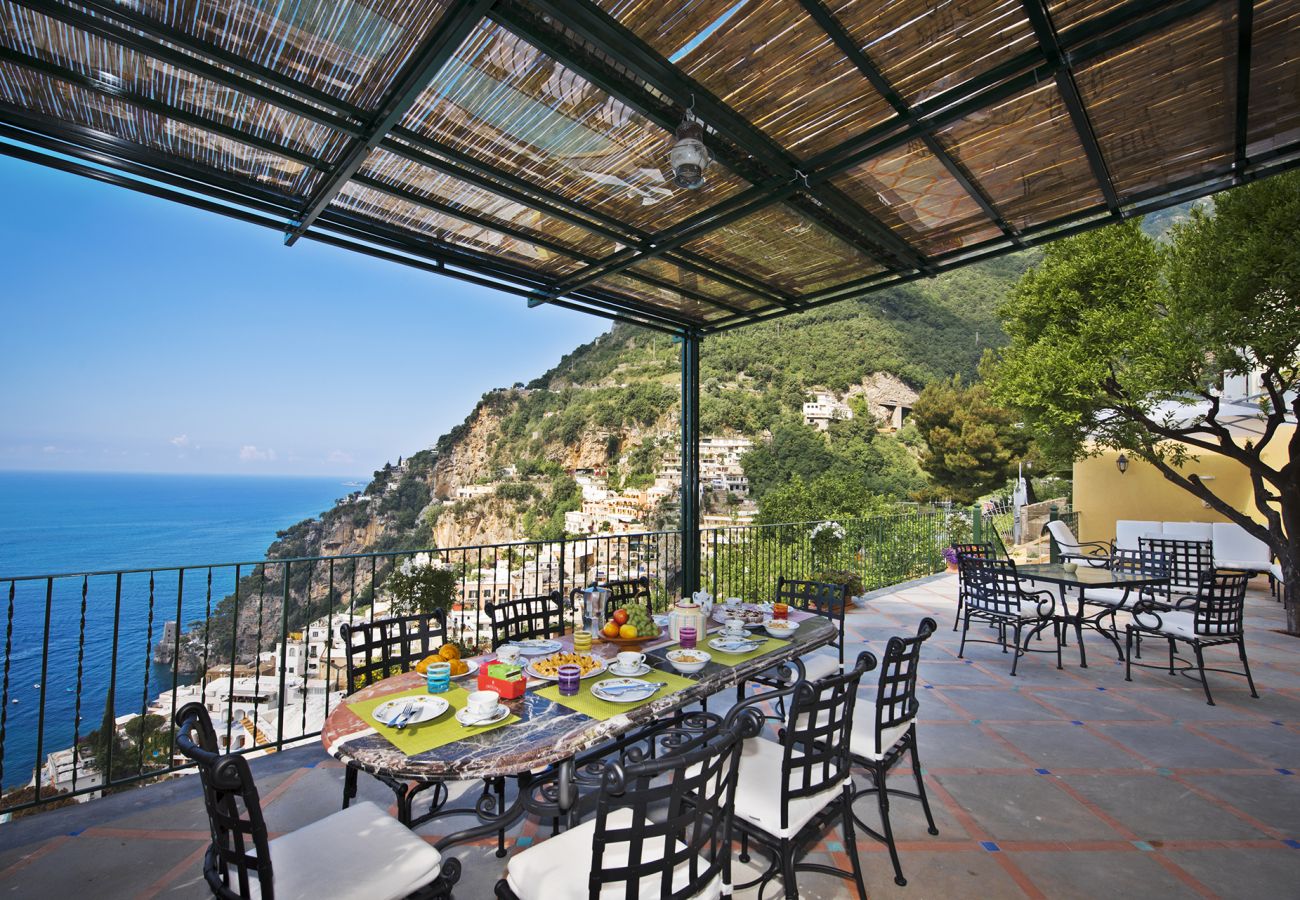 Villa a Positano - AMORE RENTALS - Villa Mimosa con Piscina Privata, Vista Mare, Aria Condizionata, Positano Centro