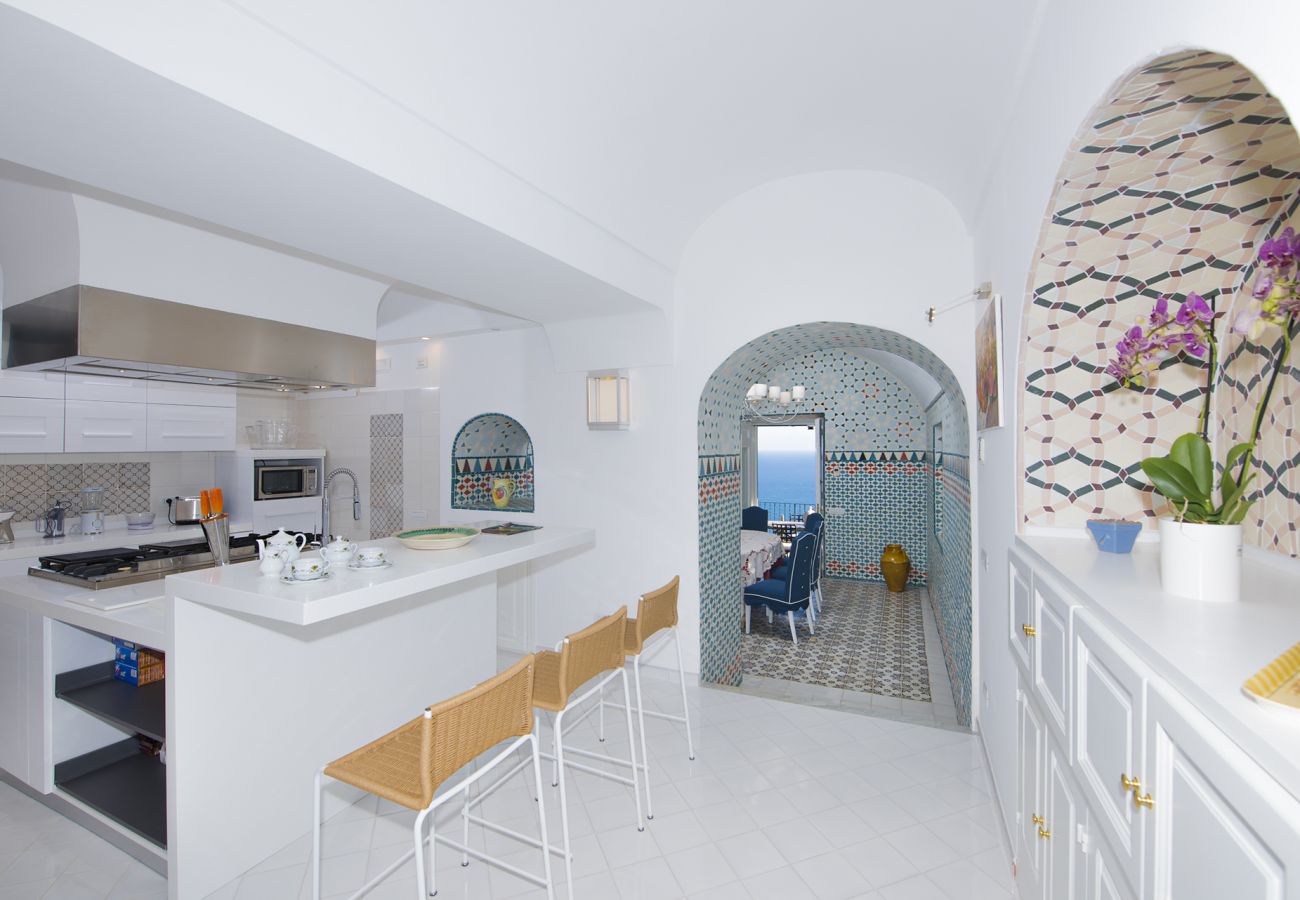 Villa a Positano - AMORE RENTALS - Villa Mimosa con Piscina Privata, Vista Mare, Aria Condizionata, Positano Centro