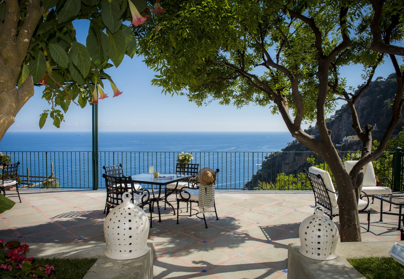 Villa a Positano - AMORE RENTALS - Villa Mimosa con Piscina Privata, Vista Mare, Aria Condizionata, Positano Centro