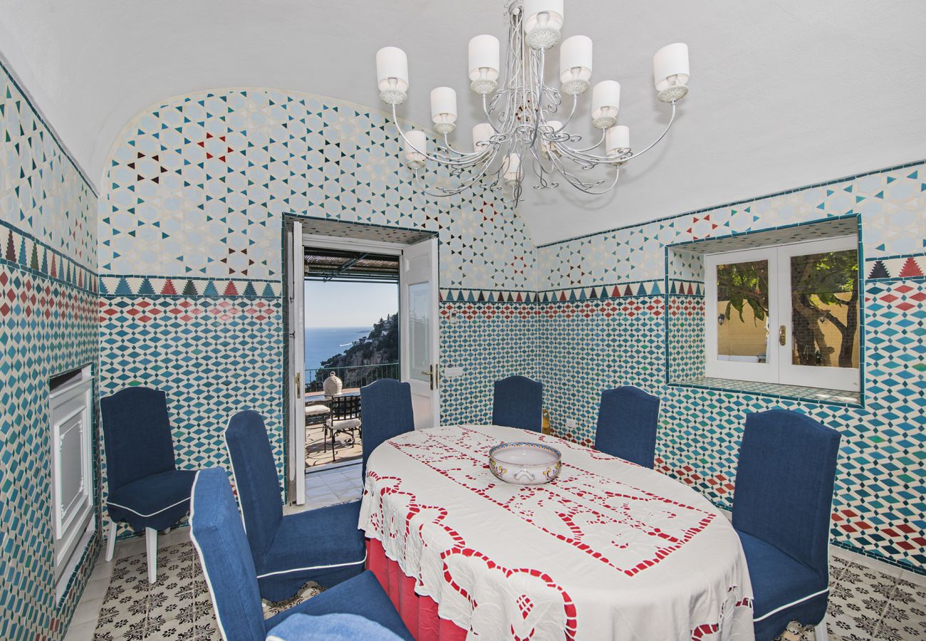 Villa a Positano - AMORE RENTALS - Villa Mimosa con Piscina Privata, Vista Mare, Aria Condizionata, Positano Centro