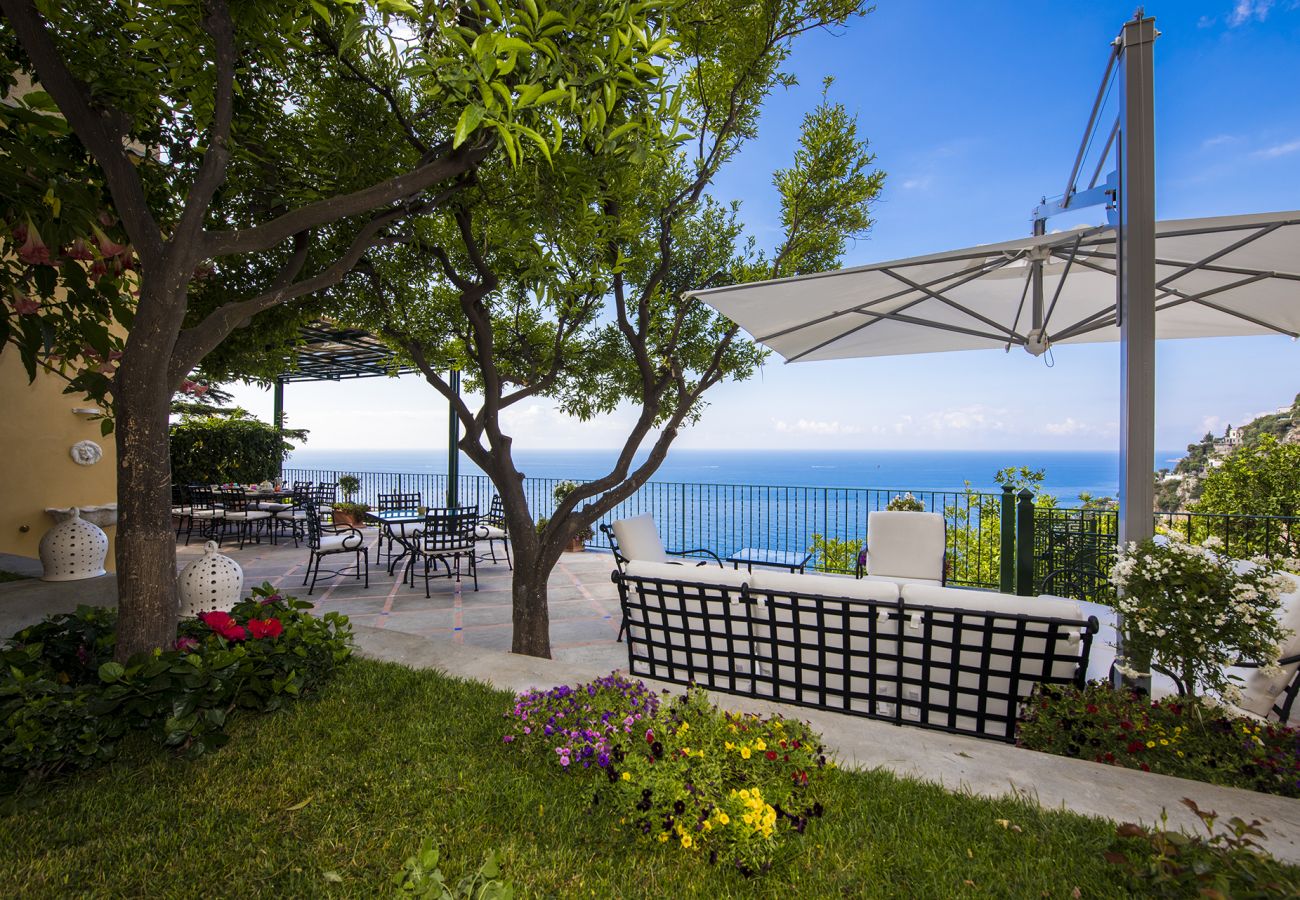 Villa a Positano - AMORE RENTALS - Villa Mimosa con Piscina Privata, Vista Mare, Aria Condizionata, Positano Centro