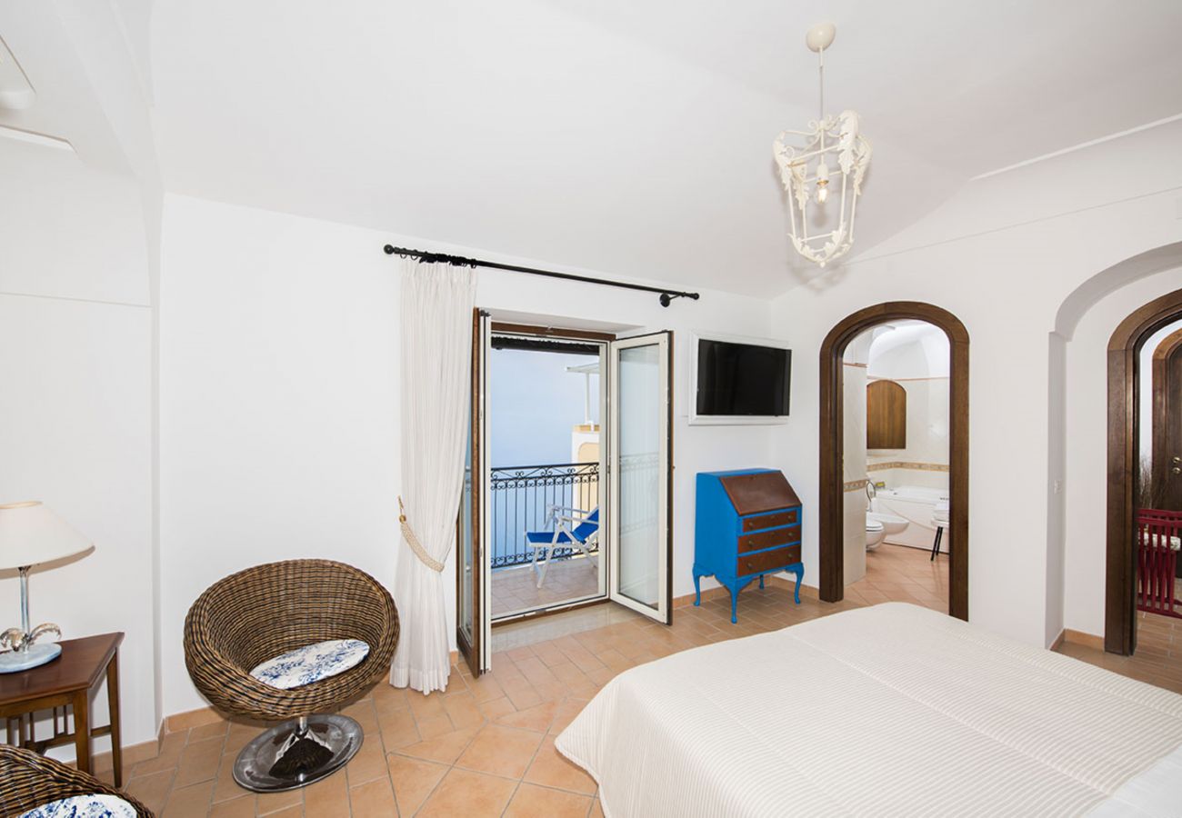 Villa a Positano - AMORE RENTALS - Villa Zeus con Piscina Privata, Vista Mare, Terrazzi e Aria Condizionata