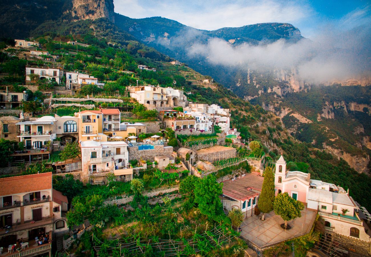 Villa a Positano - AMORE RENTALS - Villa Zeus con Piscina Privata, Vista Mare, Terrazzi e Aria Condizionata