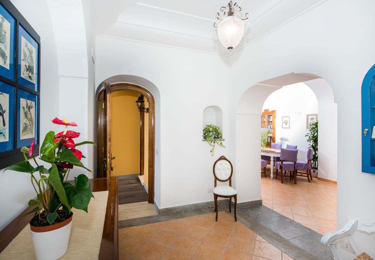 Villa a Positano - AMORE RENTALS - Villa Zeus con Piscina Privata, Vista Mare, Terrazzi e Aria Condizionata