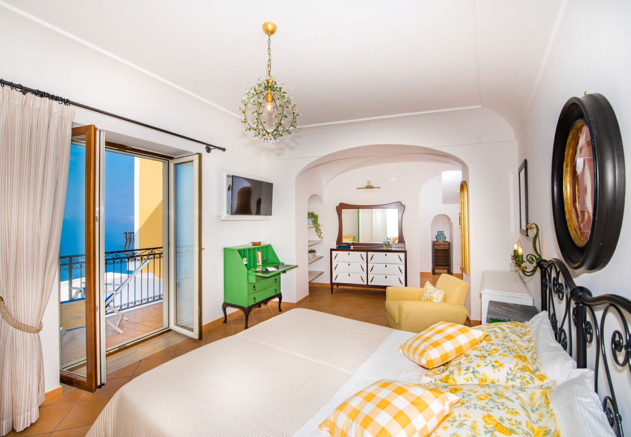 Villa a Positano - AMORE RENTALS - Villa Zeus con Piscina Privata, Vista Mare, Terrazzi e Aria Condizionata