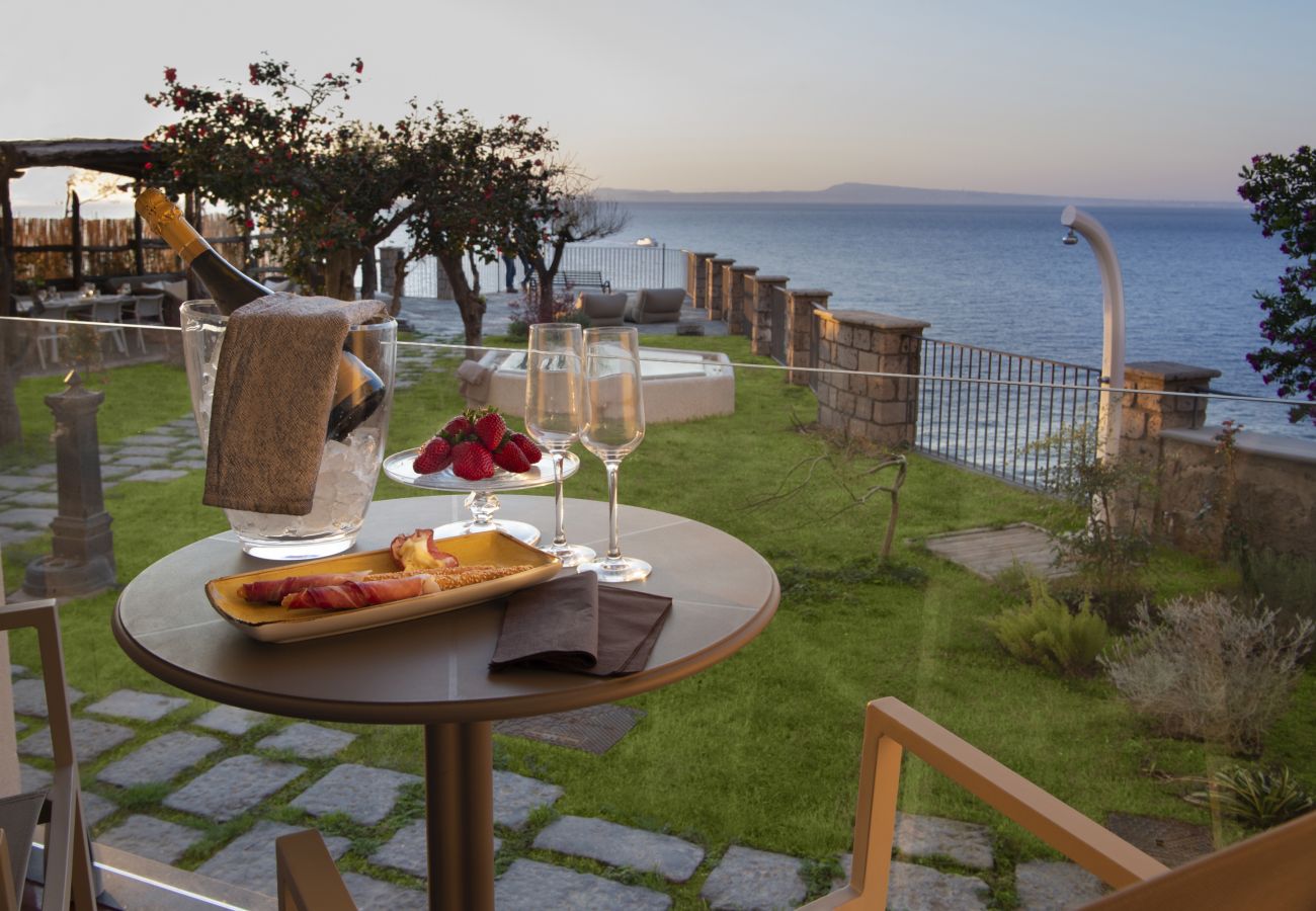 Villa a Sorrento - AMORE RENTALS -Villa Galidia con Jacuzzi, Vista Mare, Giardino e Aria Condizionata