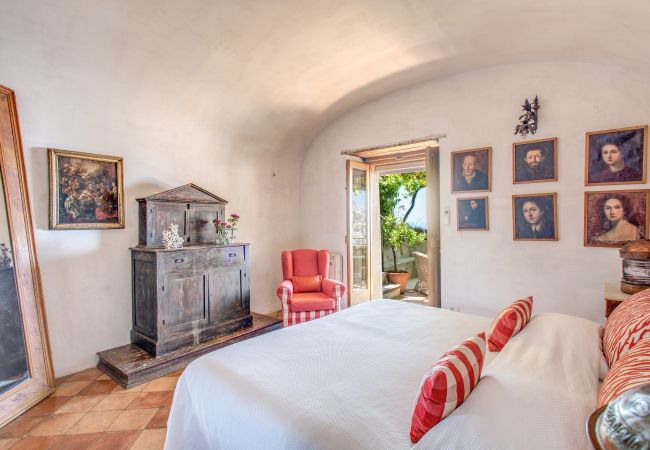 Villa a Positano - AMORE RENTALS - Villa Angelina con Piscina Privata, Vista Mare, Cuoco e Colazione Ideale per Matrimoni