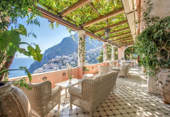 Villa a Positano - AMORE RENTALS - Villa Angelina con Piscina Privata, Vista Mare, Cuoco e Colazione Ideale per Matrimoni