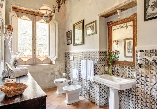 Villa a Positano - AMORE RENTALS - Villa Angelina con Piscina Privata, Vista Mare, Cuoco e Colazione Ideale per Matrimoni