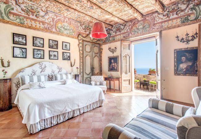 Villa a Positano - AMORE RENTALS - Villa Angelina con Piscina Privata, Vista Mare, Cuoco e Colazione Ideale per Matrimoni