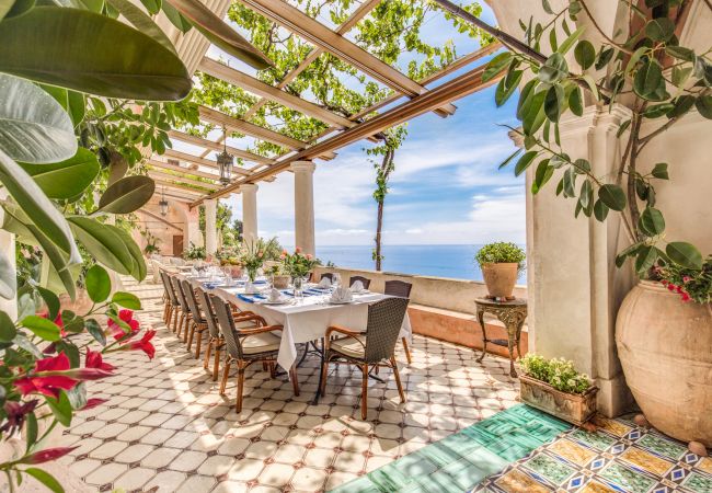 Villa a Positano - AMORE RENTALS - Villa Angelina con Piscina Privata, Vista Mare, Cuoco e Colazione Ideale per Matrimoni Villa a Positano - AMORE RENTALS - Villa Angelina con Piscina Privata, Vista Mare, Cuoco e Colazione Ideale per Matrimoni