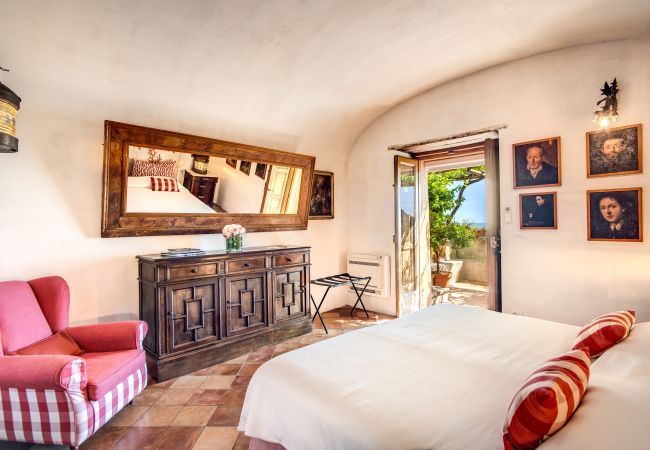 Villa a Positano - AMORE RENTALS - Villa Angelina con Piscina Privata, Vista Mare, Cuoco e Colazione Ideale per Matrimoni Villa a Positano - AMORE RENTALS - Villa Angelina con Piscina Privata, Vista Mare, Cuoco e Colazione Ideale per Matrimoni