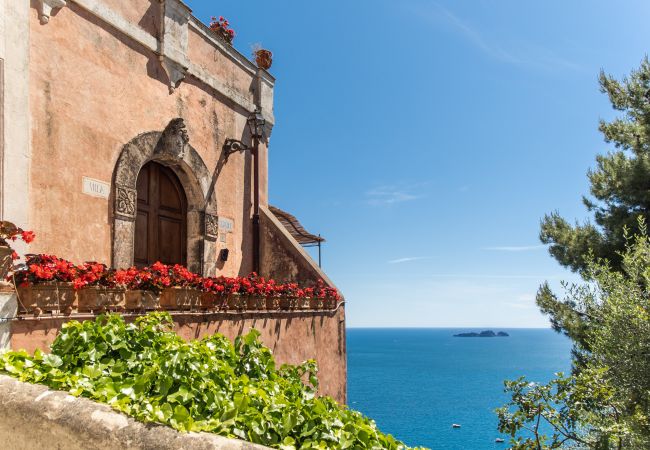 Villa a Positano - AMORE RENTALS - Villa Angelina con Piscina Privata, Vista Mare, Cuoco e Colazione Ideale per Matrimoni