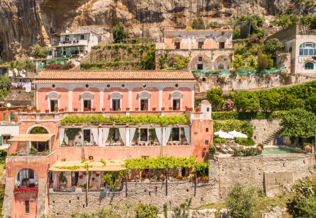 Villa a Positano - AMORE RENTALS - Villa Angelina con Piscina Privata, Vista Mare, Cuoco e Colazione Ideale per Matrimoni Villa a Positano - AMORE RENTALS - Villa Angelina con Piscina Privata, Vista Mare, Cuoco e Colazione Ideale per Matrimoni