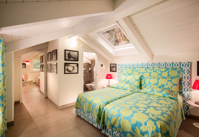 Villa a Positano - AMORE RENTALS - Villa Angelina con Piscina Privata, Vista Mare, Cuoco e Colazione Ideale per Matrimoni Villa a Positano - AMORE RENTALS - Villa Angelina con Piscina Privata, Vista Mare, Cuoco e Colazione Ideale per Matrimoni