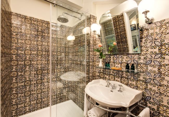 Villa a Positano - AMORE RENTALS - Villa Angelina con Piscina Privata, Vista Mare, Cuoco e Colazione Ideale per Matrimoni Villa a Positano - AMORE RENTALS - Villa Angelina con Piscina Privata, Vista Mare, Cuoco e Colazione Ideale per Matrimoni