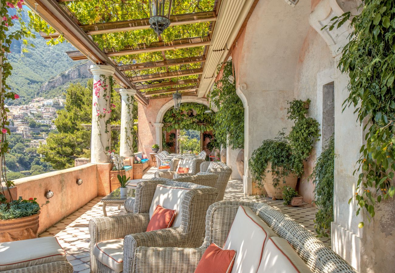 Villa a Positano - AMORE RENTALS - Villa Angelina con Piscina Privata, Vista Mare, Cuoco e Colazione Ideale per Matrimoni