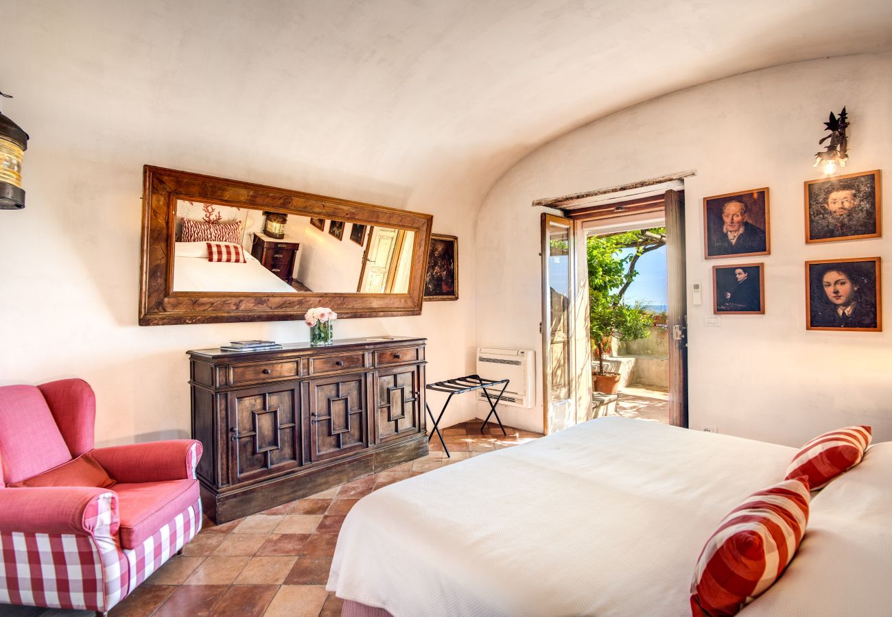 Villa a Positano - AMORE RENTALS - Villa Angelina con Piscina Privata, Vista Mare, Cuoco e Colazione Ideale per Matrimoni