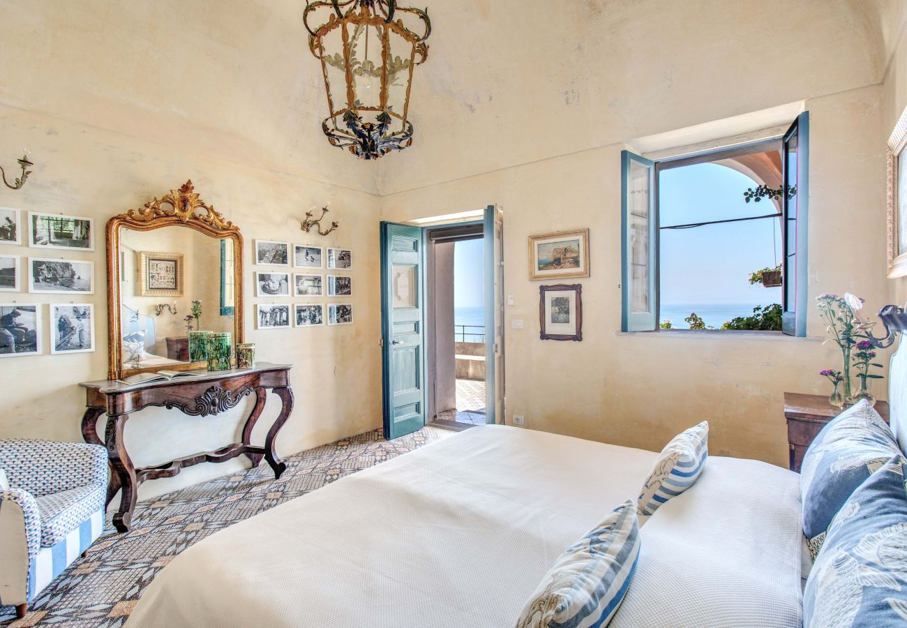 Villa a Positano - AMORE RENTALS - Villa San Giacomo – Villa di Lusso Storica con Vista Mare