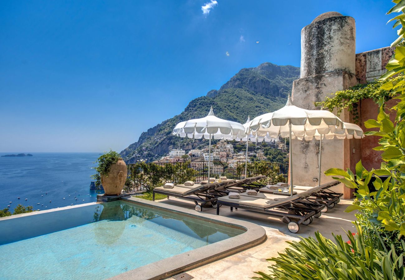 Villa a Positano - AMORE RENTALS - Villa San Giacomo – Villa di Lusso Storica con Vista Mare