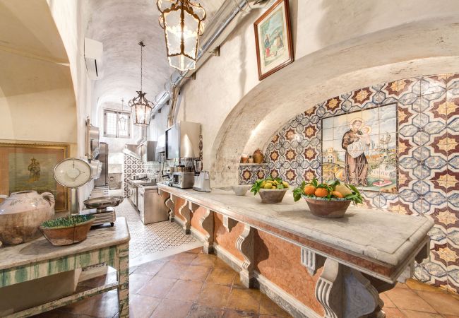 Villa a Positano - AMORE RENTALS - Villa Angelina 1 con Piscina Privata, Vista Mare, Cuoco e Colazione Ideale per Matrimoni Villa a Positano - AMORE RENTALS - Villa Angelina 1 con Piscina Privata, Vista Mare, Cuoco e Colazione Ideale per Matrimoni