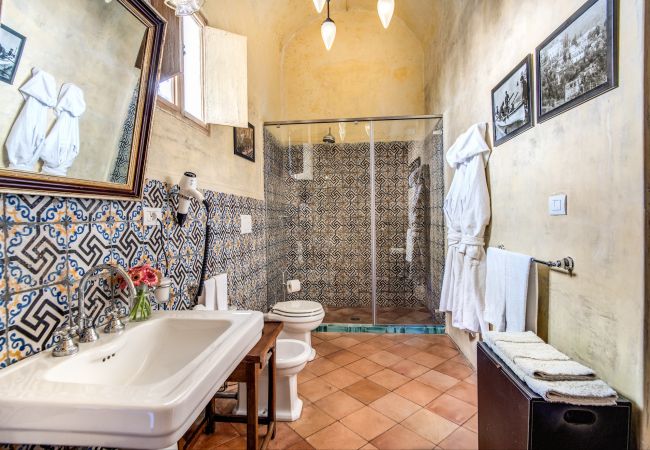 Villa a Positano - AMORE RENTALS - Villa Angelina 1 con Piscina Privata, Vista Mare, Cuoco e Colazione Ideale per Matrimoni Villa a Positano - AMORE RENTALS - Villa Angelina 1 con Piscina Privata, Vista Mare, Cuoco e Colazione Ideale per Matrimoni