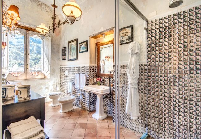 Villa a Positano - AMORE RENTALS - Villa Angelina 1 con Piscina Privata, Vista Mare, Cuoco e Colazione Ideale per Matrimoni Villa a Positano - AMORE RENTALS - Villa Angelina 1 con Piscina Privata, Vista Mare, Cuoco e Colazione Ideale per Matrimoni