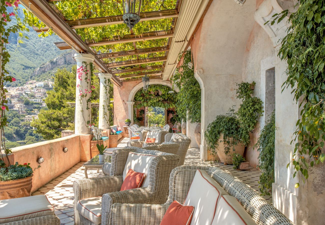 Villa a Positano - AMORE RENTALS - Villa Angelina 1 con Piscina Privata, Vista Mare, Cuoco e Colazione Ideale per Matrimoni