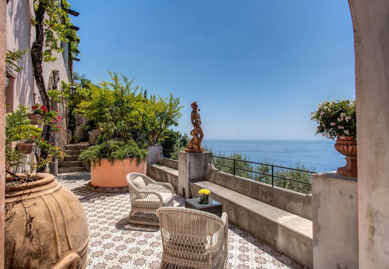 Villa a Positano - AMORE RENTALS - Villa Angelina 1 con Piscina Privata, Vista Mare, Cuoco e Colazione Ideale per Matrimoni