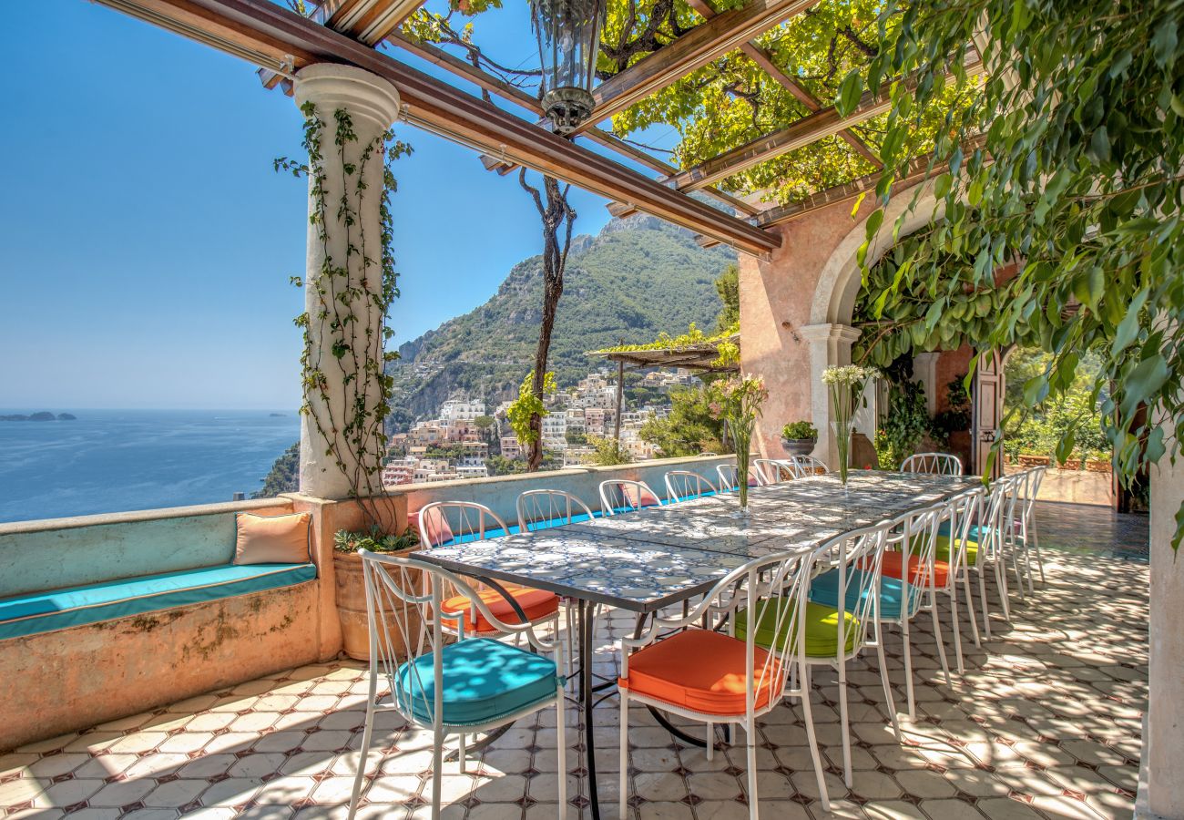 Villa a Positano - AMORE RENTALS - Villa Angelina 1 con Piscina Privata, Vista Mare, Cuoco e Colazione Ideale per Matrimoni