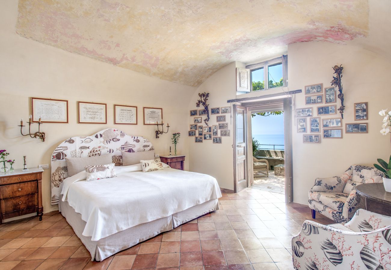 Villa a Positano - AMORE RENTALS - Villa Angelina 1 con Piscina Privata, Vista Mare, Cuoco e Colazione Ideale per Matrimoni