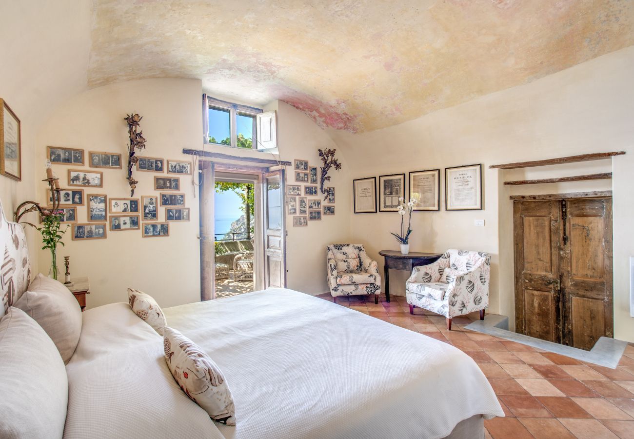 Villa a Positano - AMORE RENTALS - Villa Angelina 1 con Piscina Privata, Vista Mare, Cuoco e Colazione Ideale per Matrimoni