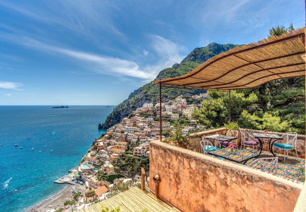 Villa a Positano - AMORE RENTALS - Villa Angelina 1 con Piscina Privata, Vista Mare, Cuoco e Colazione Ideale per Matrimoni