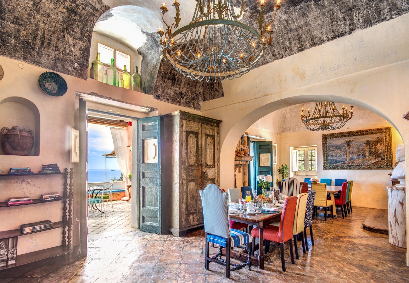 Villa a Positano - AMORE RENTALS - Villa Angelina 1 con Piscina Privata, Vista Mare, Cuoco e Colazione Ideale per Matrimoni
