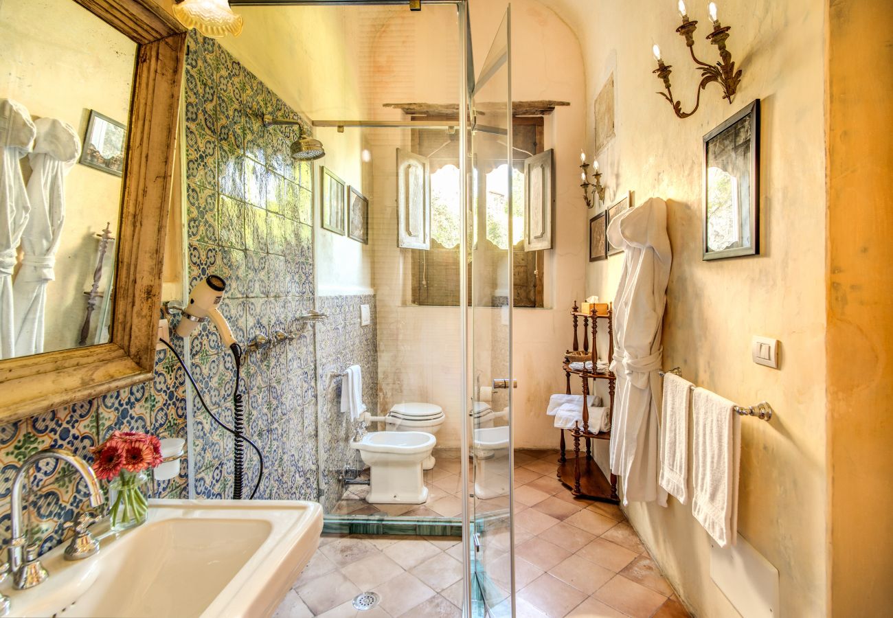 Villa a Positano - AMORE RENTALS - Villa Angelina 1 con Piscina Privata, Vista Mare, Cuoco e Colazione Ideale per Matrimoni