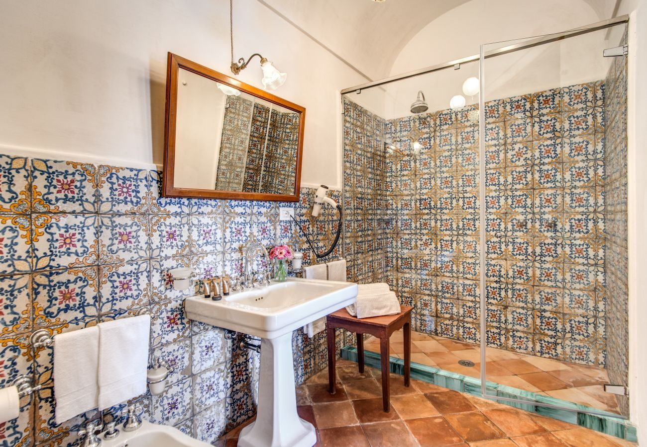 Villa a Positano - AMORE RENTALS - Villa Angelina 1 con Piscina Privata, Vista Mare, Cuoco e Colazione Ideale per Matrimoni